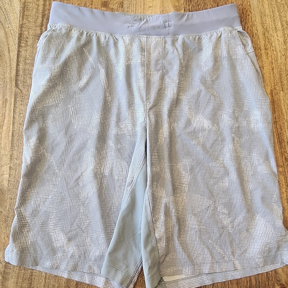 Lululemon Shorts Mens Large Gray Geo Print 11 Inseam Running Zip Pocket